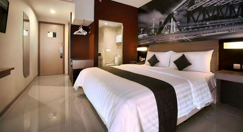 Hotel Neo Candi Simpang Lima - Semarang By Aston Exterior foto